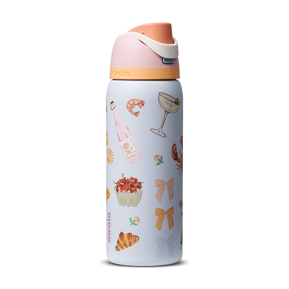 FreeSip 32oz in Picnic Prep, light periwinkle blue body with scattered picnic-themed print (croissants bows cocktail glasses) and peach-salmon flip cap